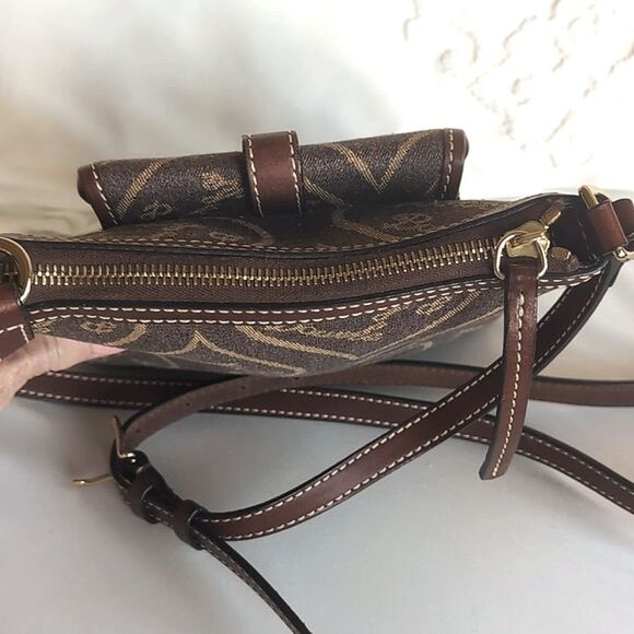 Dooney & Bourke Brown And Gold Signature Patterned Compact Crossbody Bag 🤎 - Picture 6 of 16